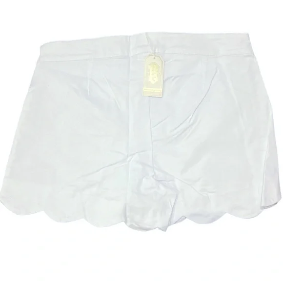 Mudpie NWT White Scalloped Women Shorts. Size medium - Picture 2 of 3